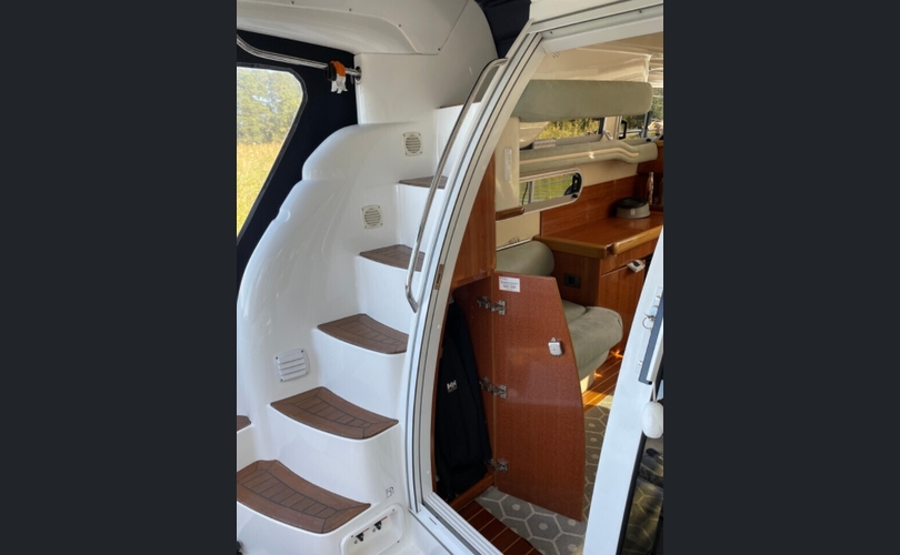 Sealine 33 Flybridge-kuva-8